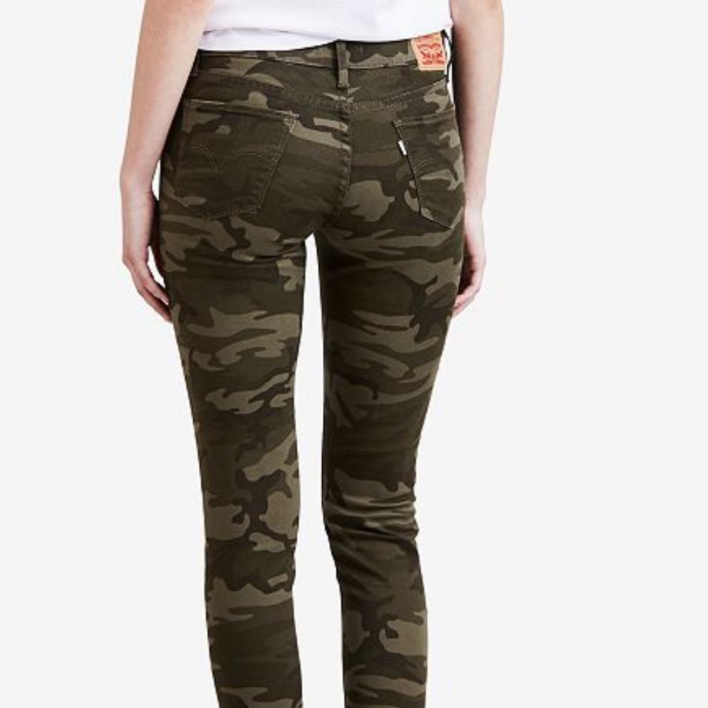 Levi’s 711 Camo Crop